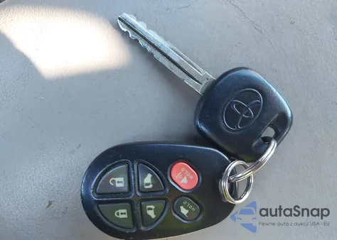 2010 Toyota Sienna Xle from USA, damaged, VIN 5TDYK4CC3AS314458